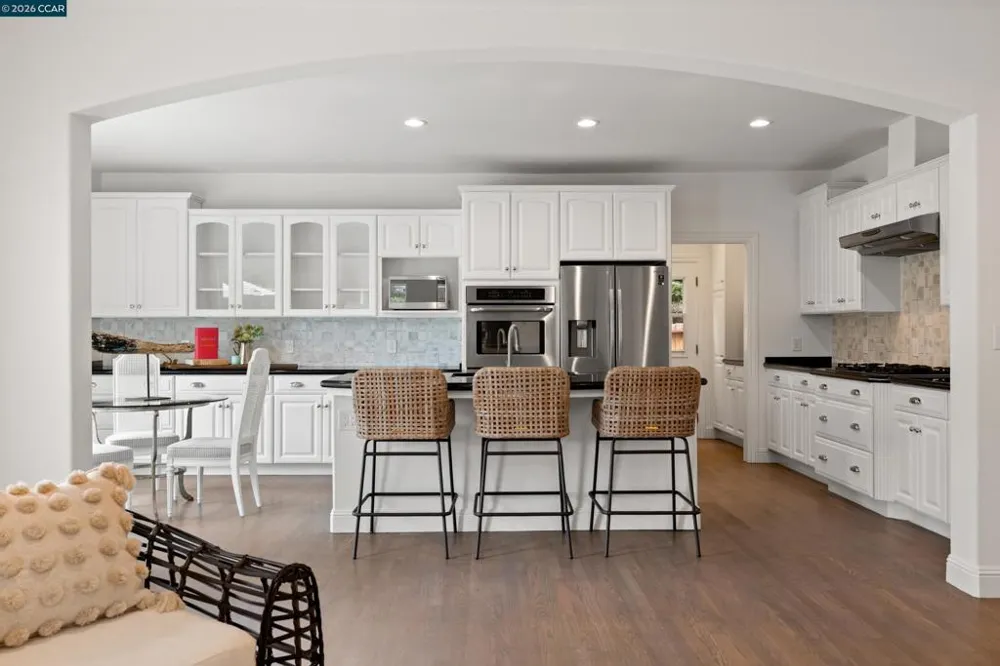27 Stanton Ave Orinda, CA 94563