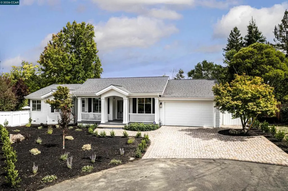 27 Stanton Ave Orinda, CA 94563