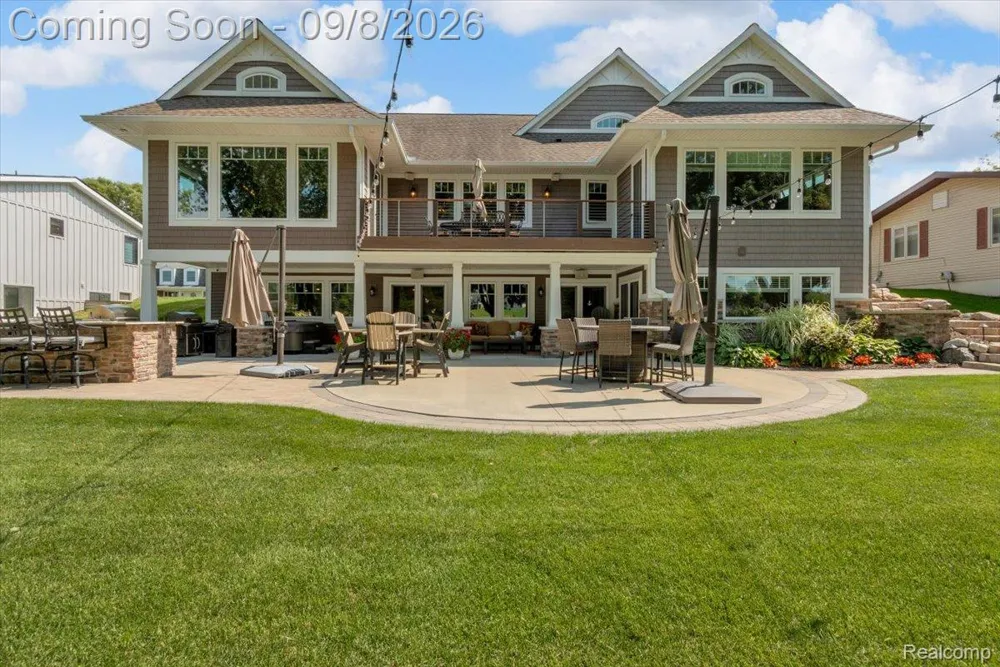 16128 Silvercrest Drive Fenton City, MI 48430