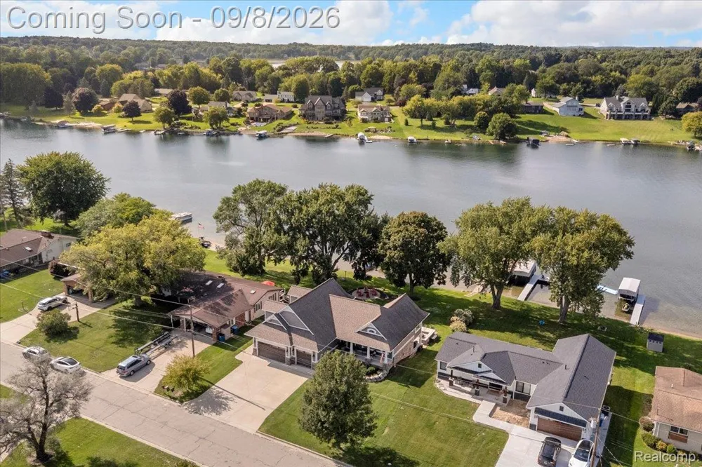 16128 Silvercrest Drive Fenton City, MI 48430