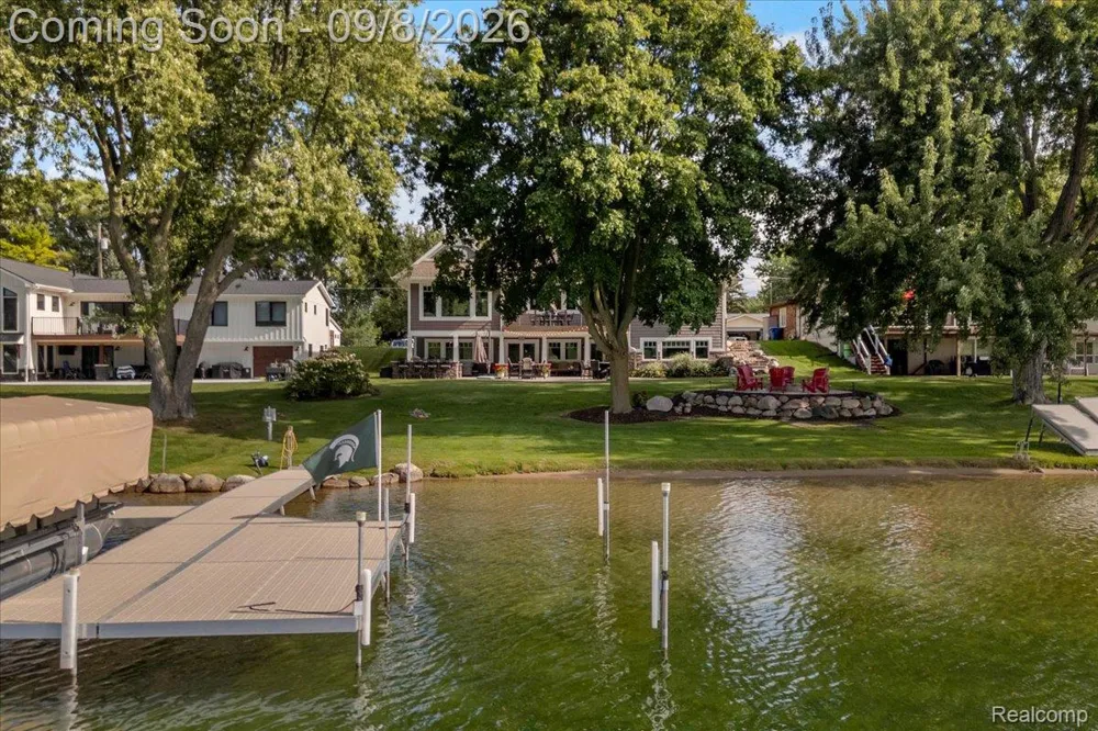 16128 Silvercrest Drive Fenton City, MI 48430