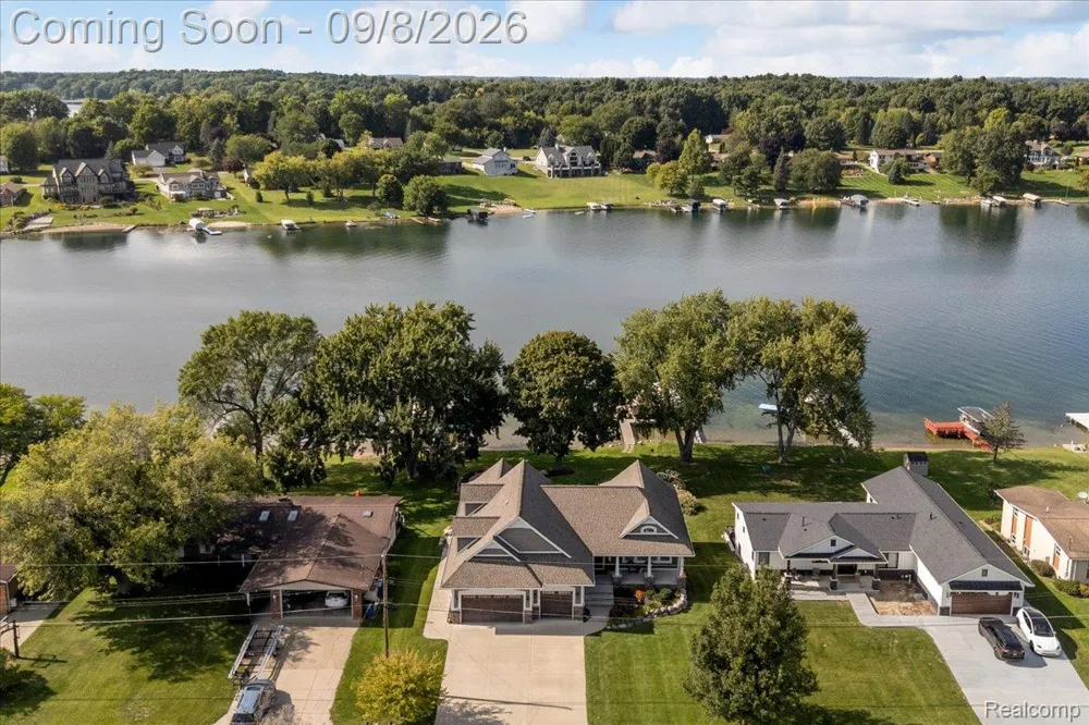 16128 Silvercrest Drive Fenton City, MI 48430