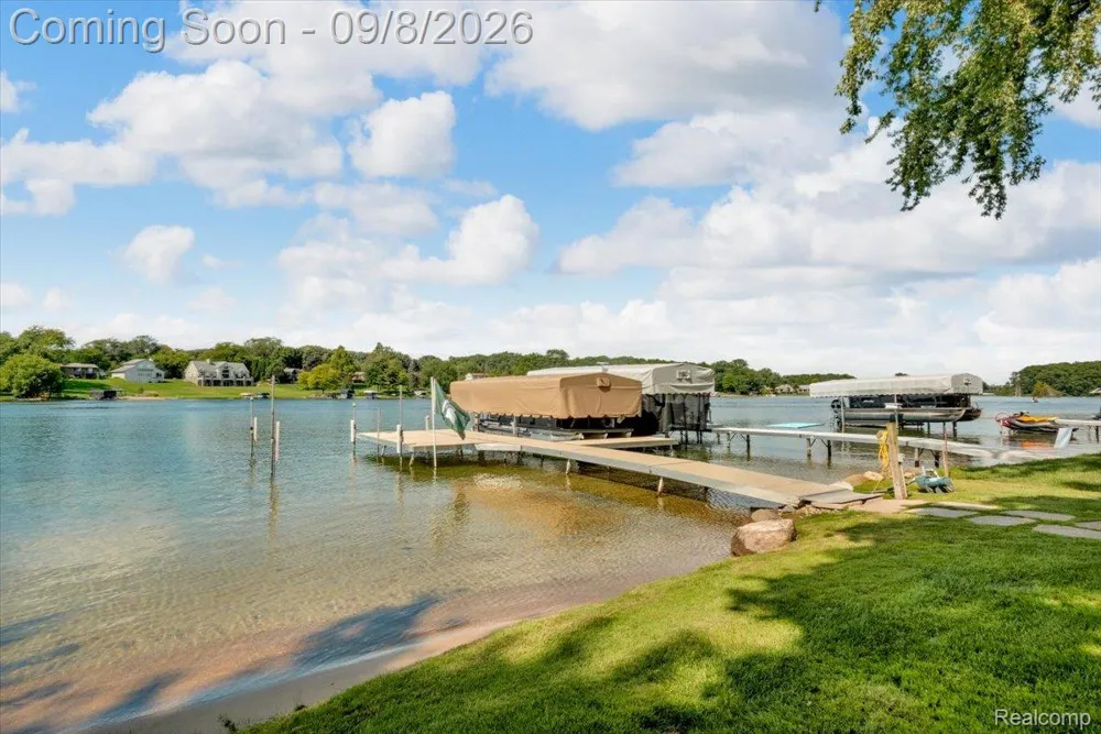 16128 Silvercrest Drive Fenton City, MI 48430