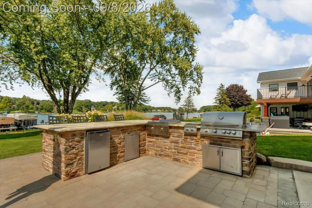 16128 Silvercrest Drive Fenton City, MI 48430