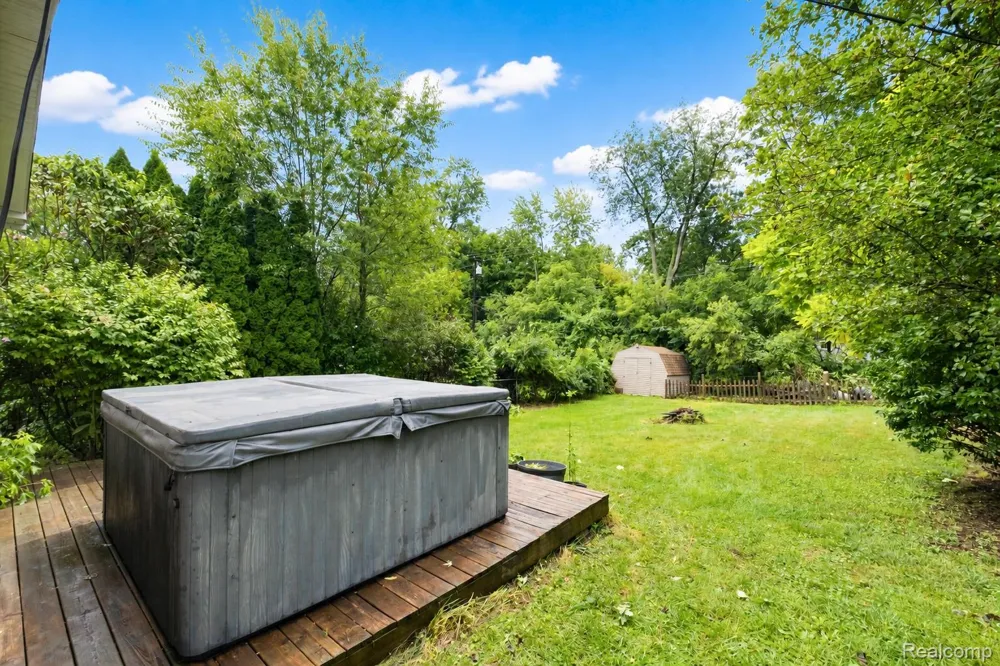 535 Snyder Road Highland Charter Township, MI 48357