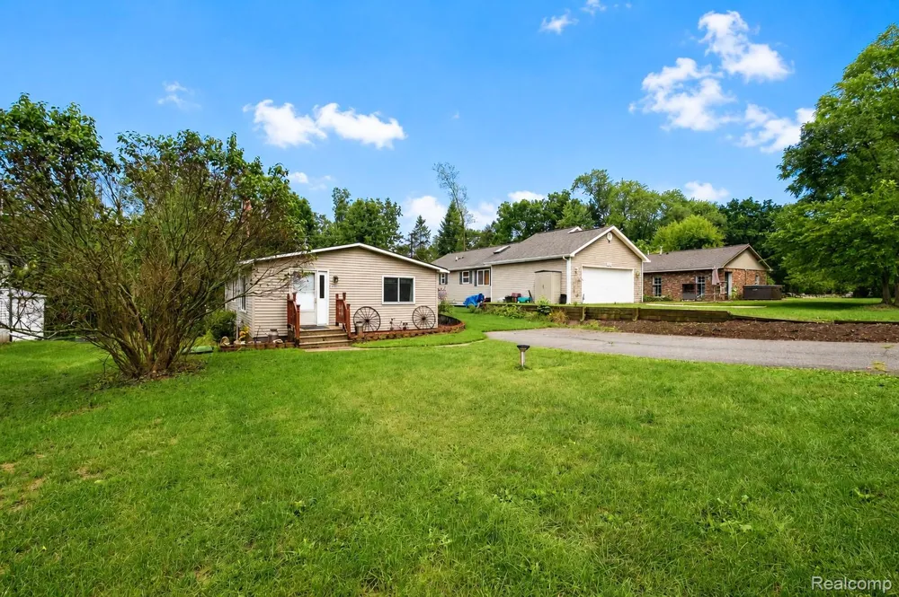 535 Snyder Road Highland Charter Township, MI 48357