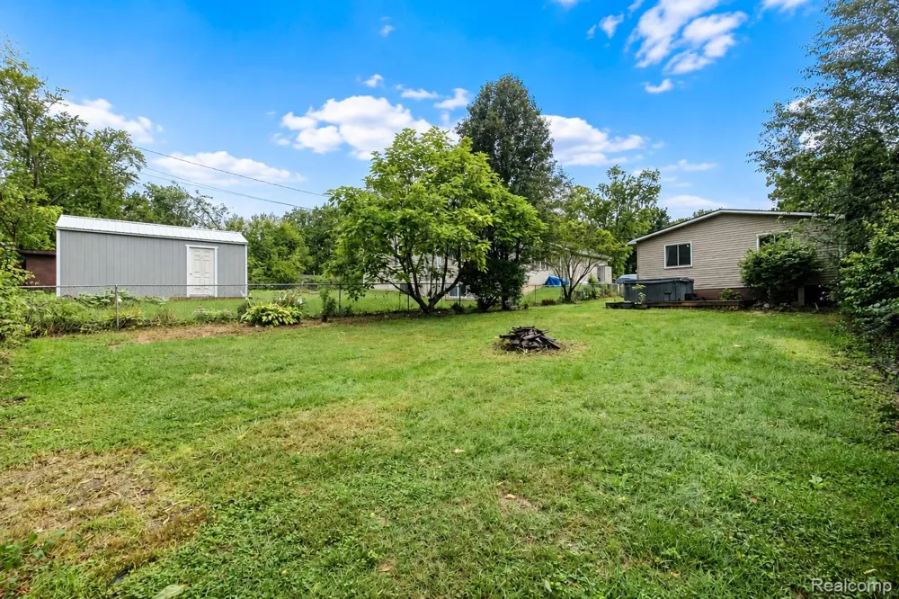 535 Snyder Road Highland Charter Township, MI 48357