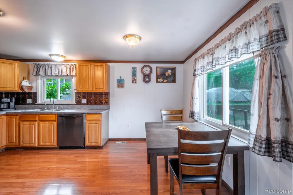 535 Snyder Road Highland Charter Township, MI 48357