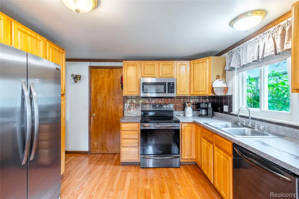 535 Snyder Road Highland Charter Township, MI 48357