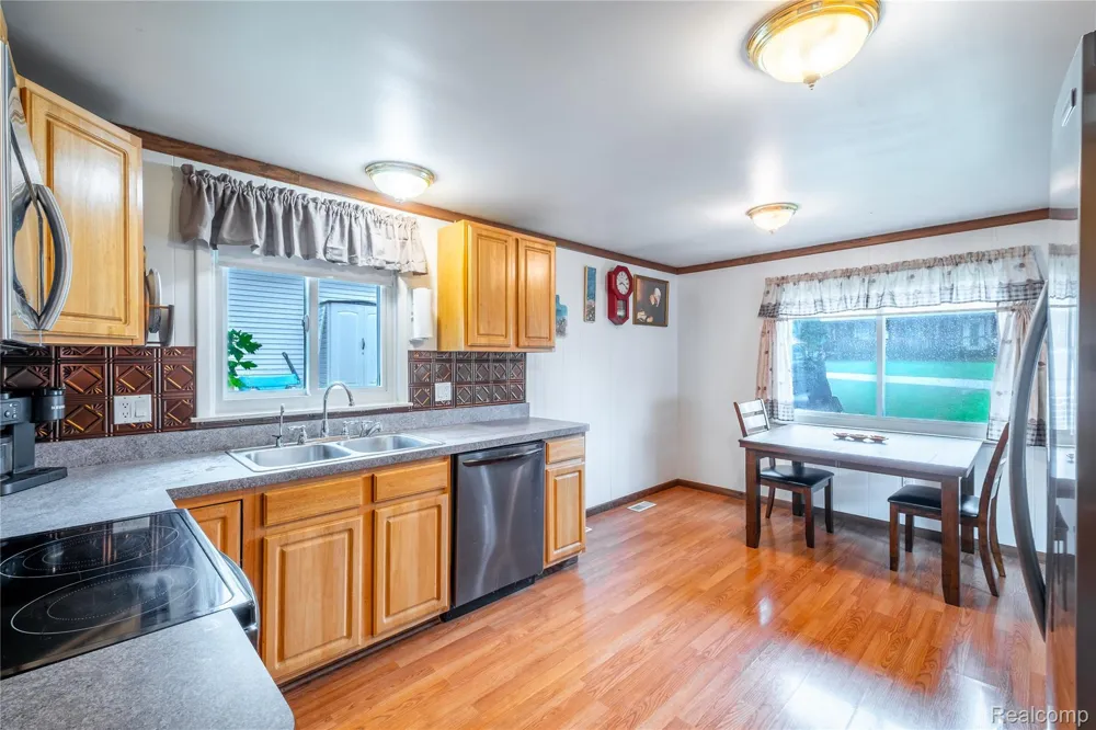 535 Snyder Road Highland Charter Township, MI 48357