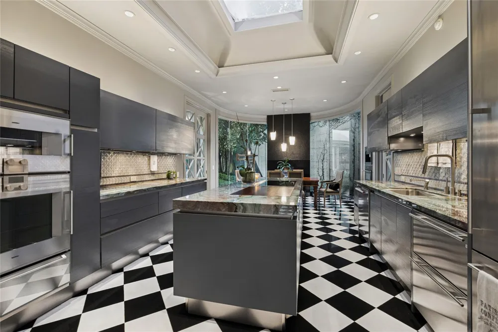 20 Sunset Boulevard Houston, TX 77005