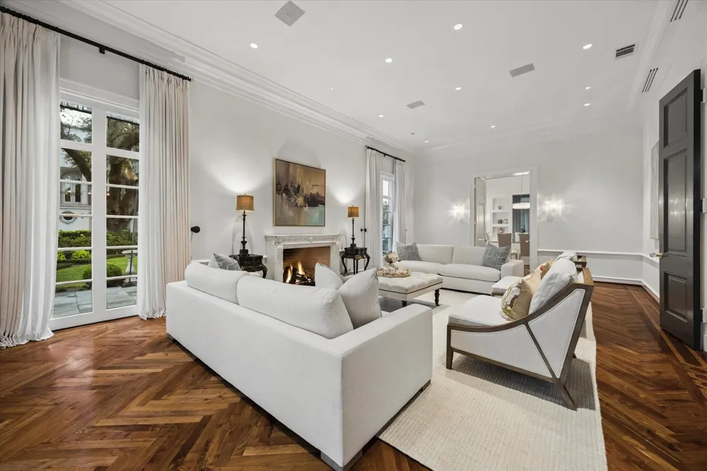 20 Sunset Boulevard Houston, TX 77005