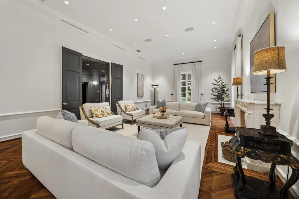 20 Sunset Boulevard Houston, TX 77005