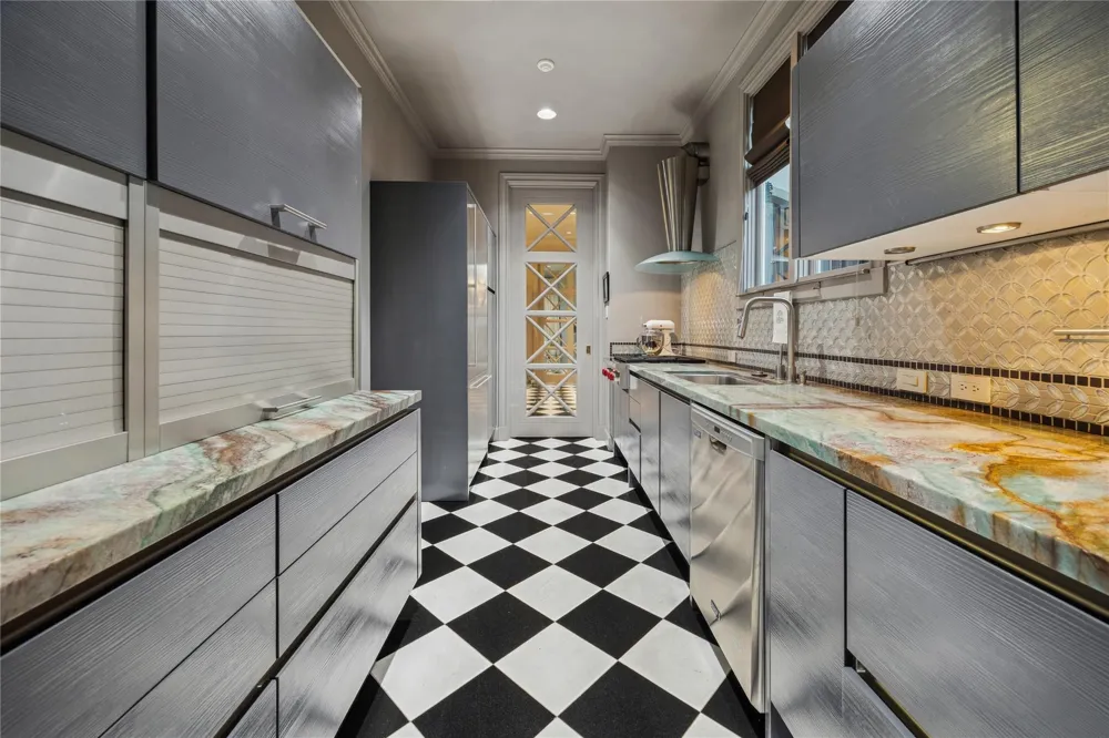 20 Sunset Boulevard Houston, TX 77005