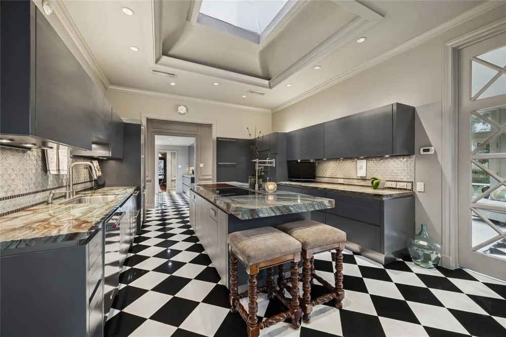 20 Sunset Boulevard Houston, TX 77005