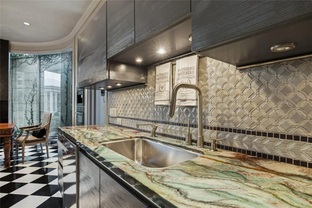 20 Sunset Boulevard Houston, TX 77005