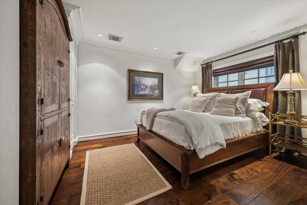 20 Sunset Boulevard Houston, TX 77005