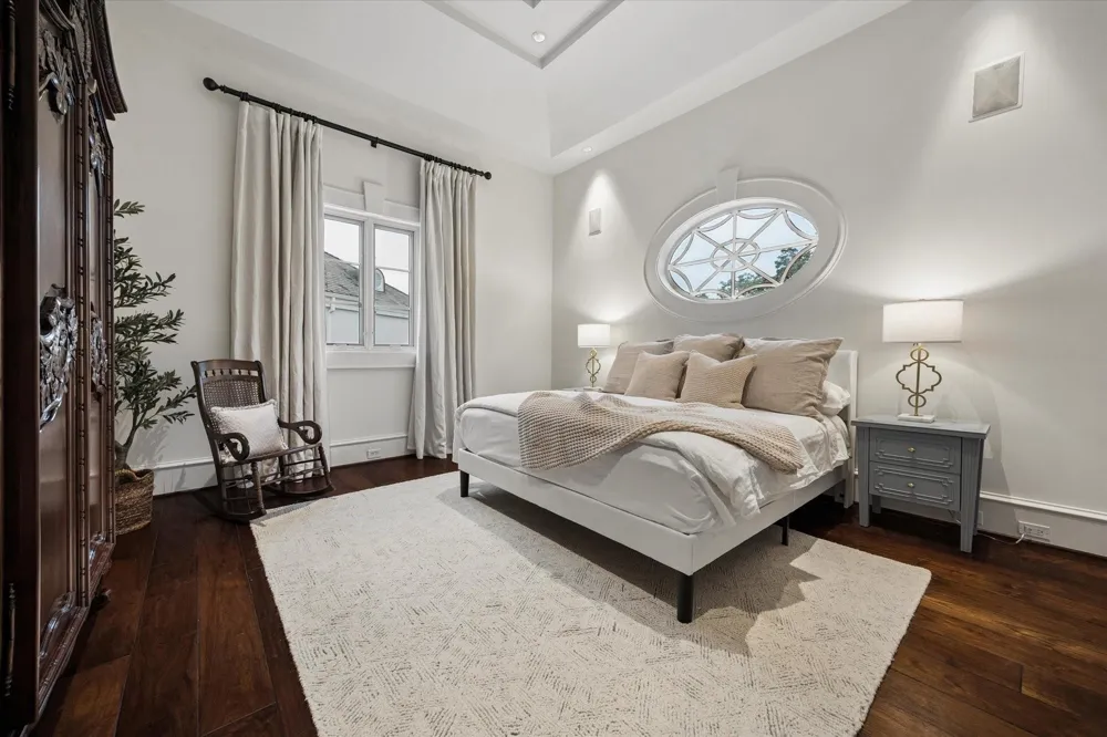 20 Sunset Boulevard Houston, TX 77005