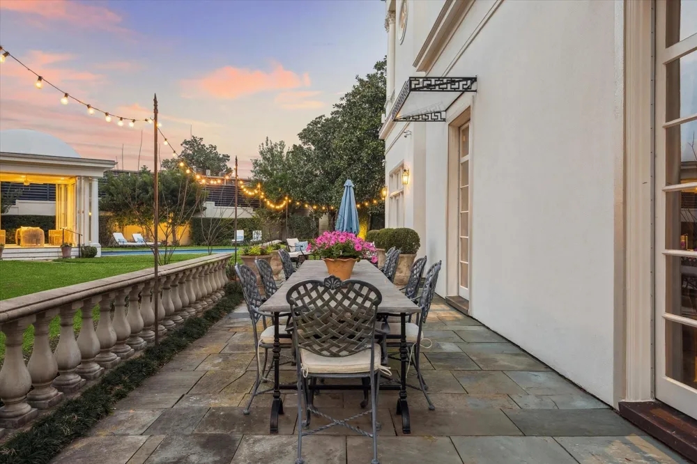 20 Sunset Boulevard Houston, TX 77005