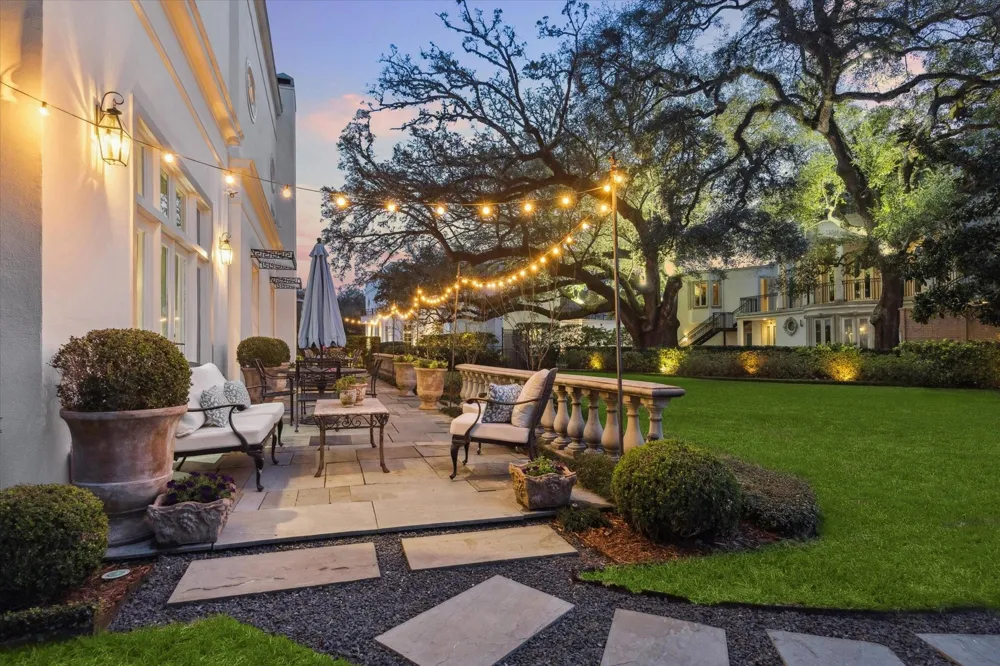 20 Sunset Boulevard Houston, TX 77005