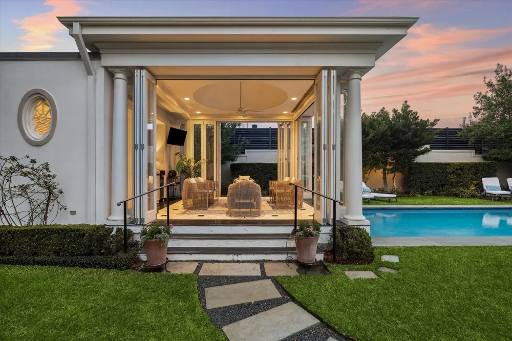 20 Sunset Boulevard Houston, TX 77005