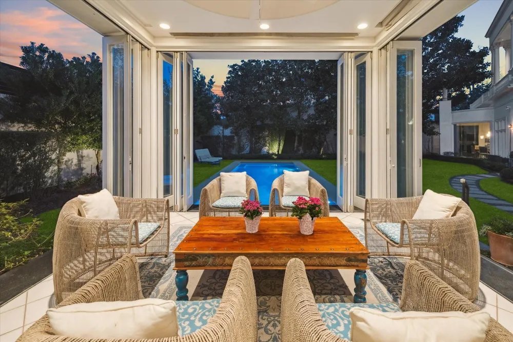 20 Sunset Boulevard Houston, TX 77005