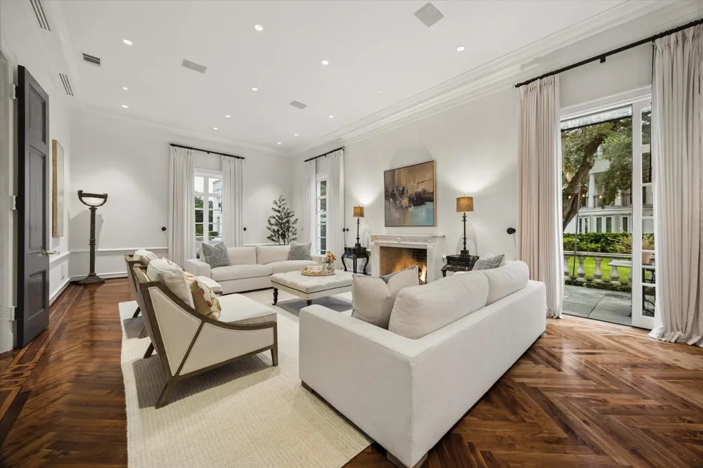 20 Sunset Boulevard Houston, TX 77005