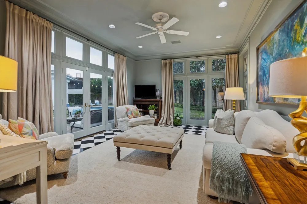 20 Sunset Boulevard Houston, TX 77005