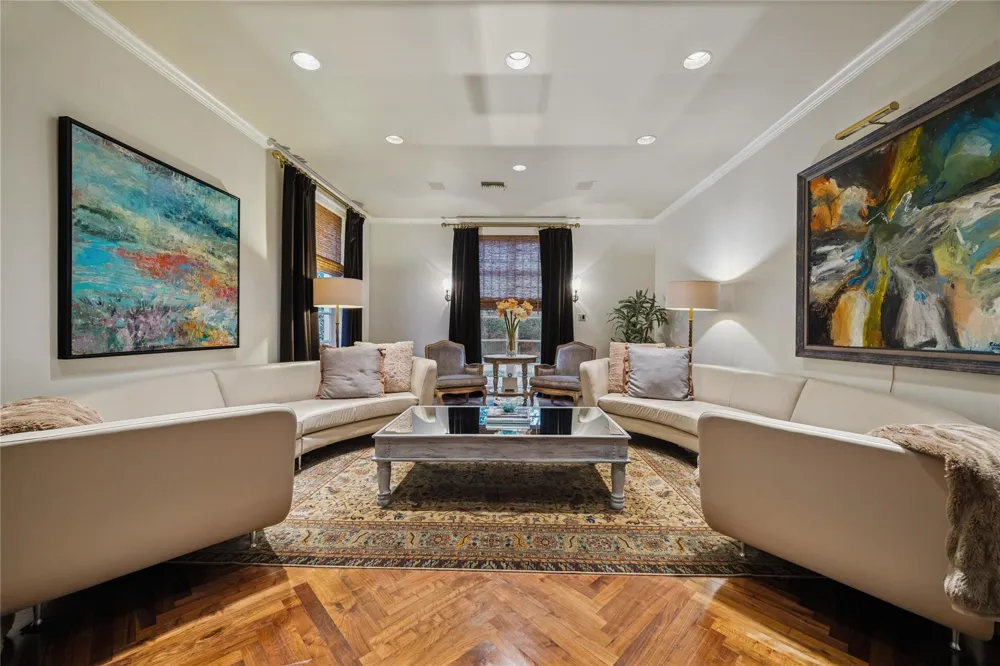 20 Sunset Boulevard Houston, TX 77005