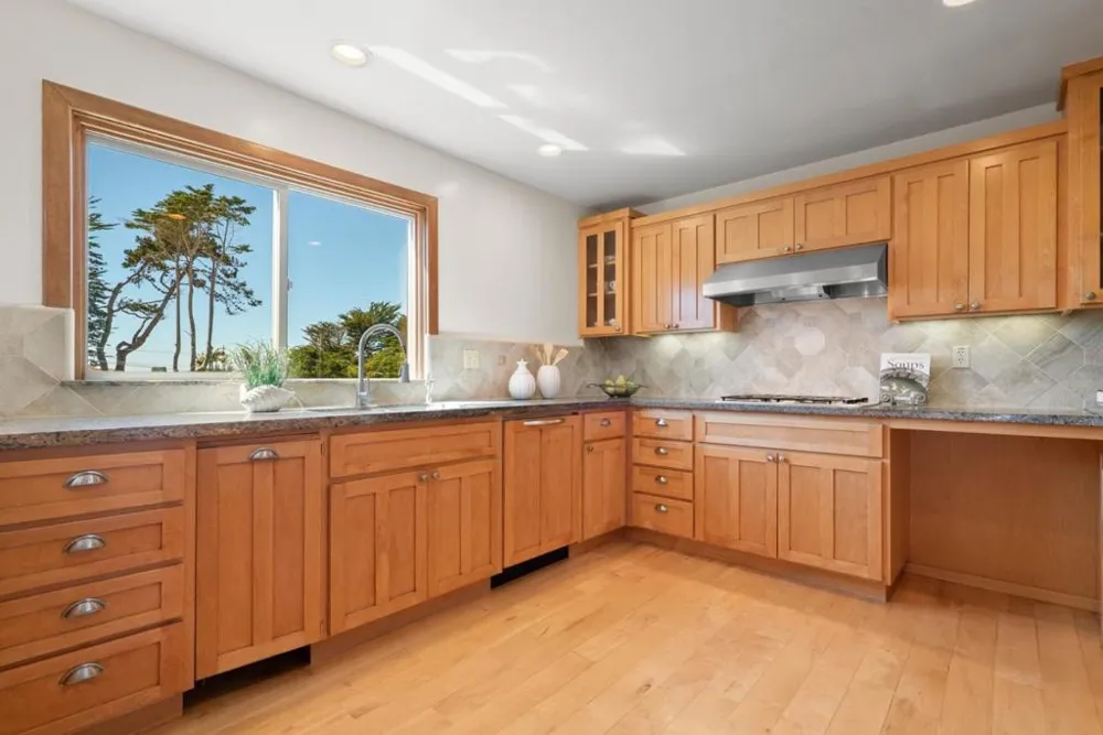22650 E Cliff Drive Santa Cruz, CA 95062