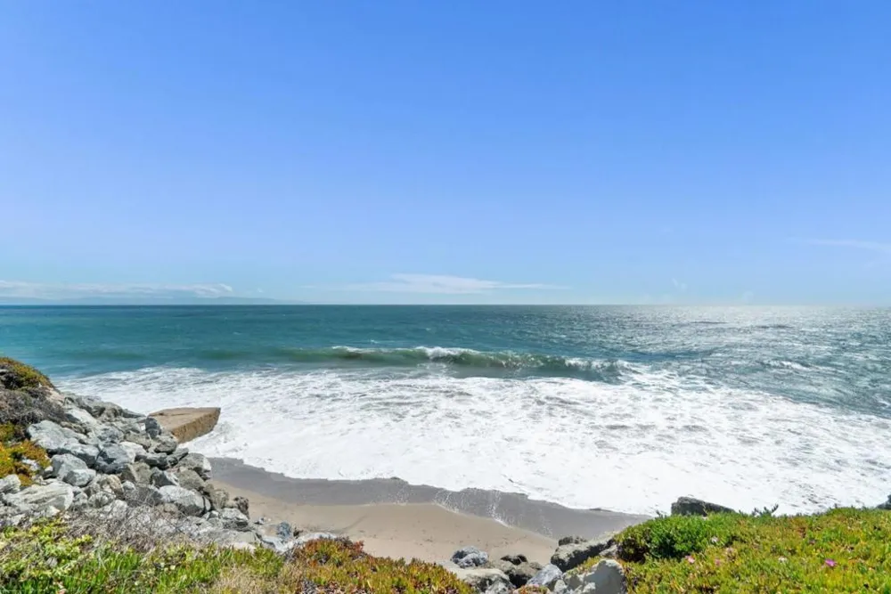 22650 E Cliff Drive Santa Cruz, CA 95062