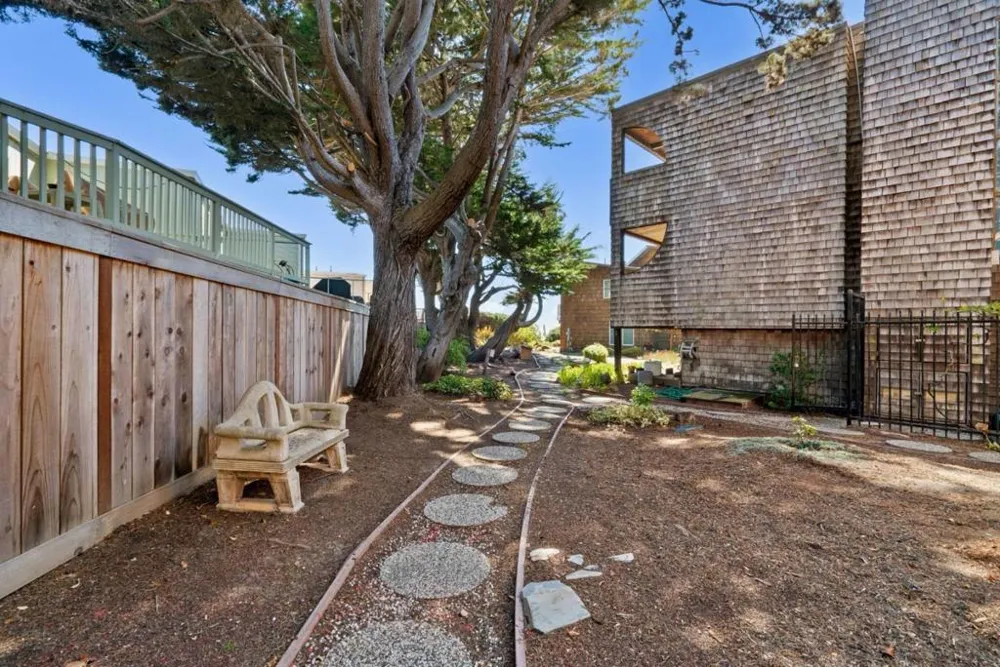 22650 E Cliff Drive Santa Cruz, CA 95062