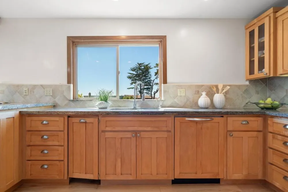 22650 E Cliff Drive Santa Cruz, CA 95062