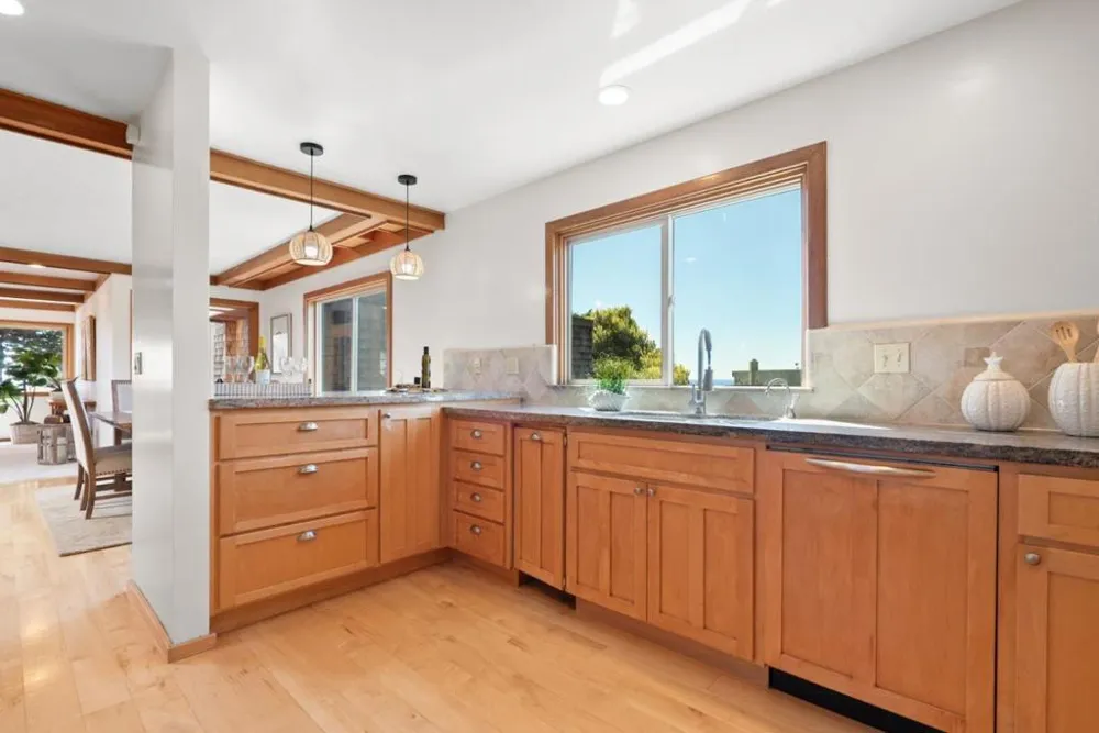 22650 E Cliff Drive Santa Cruz, CA 95062