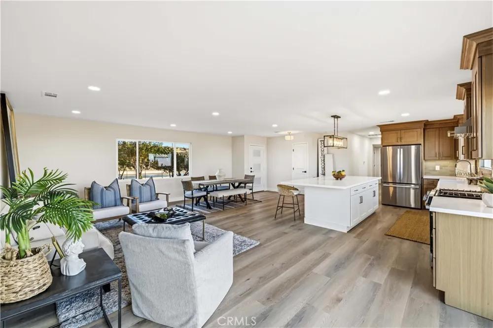 35815 42nd E Palmdale, CA 93552