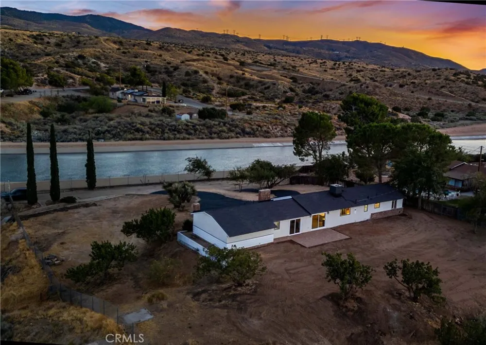 35815 42nd E Palmdale, CA 93552