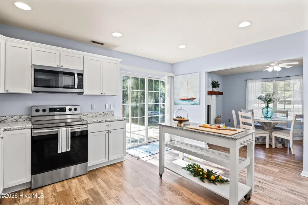 1631 Chadwick Shores Drive Sneads Ferry, NC 28460