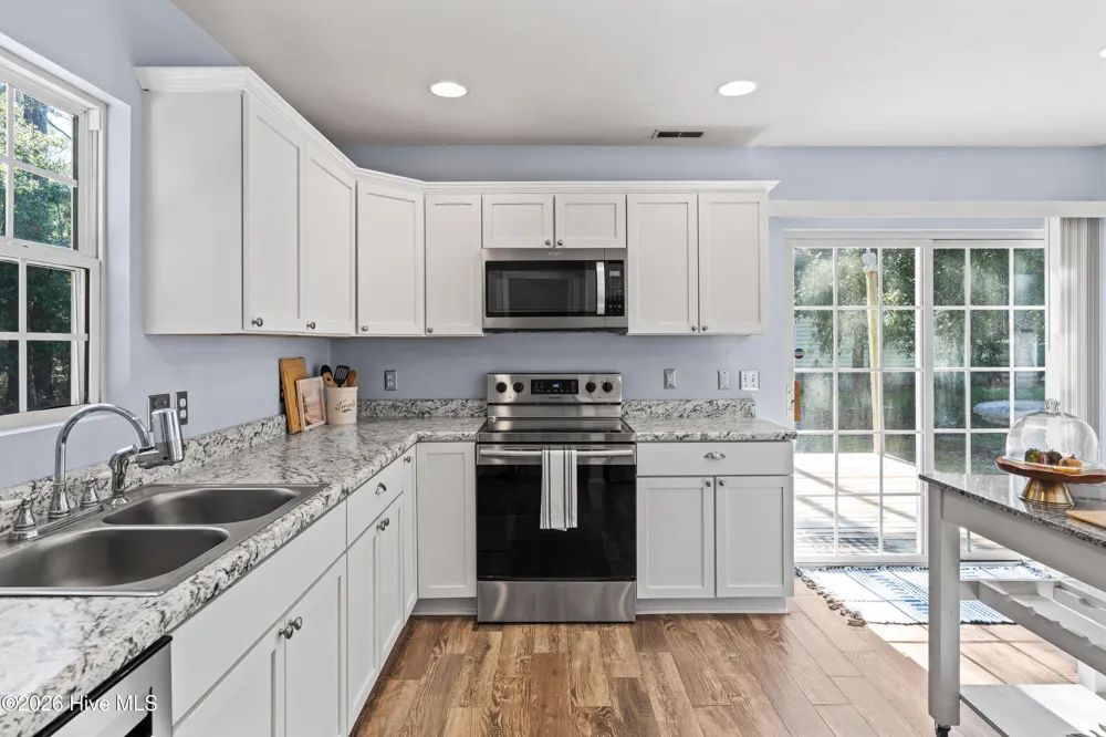 1631 Chadwick Shores Drive Sneads Ferry, NC 28460