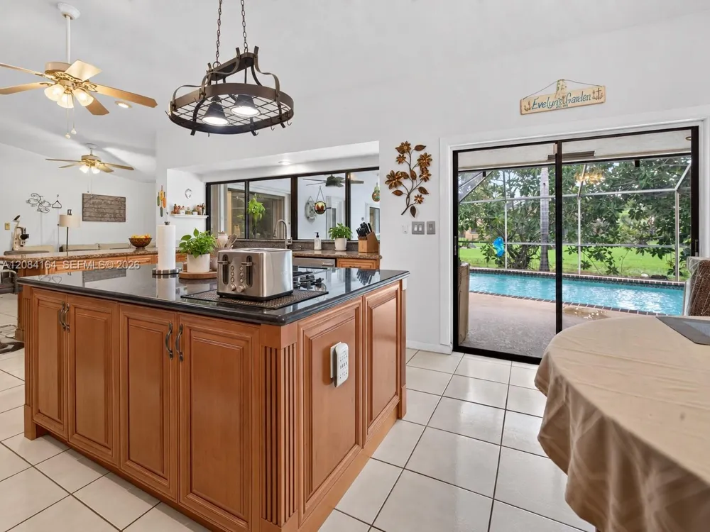 1539 NW 110th Ter Coral Springs, FL 33071
