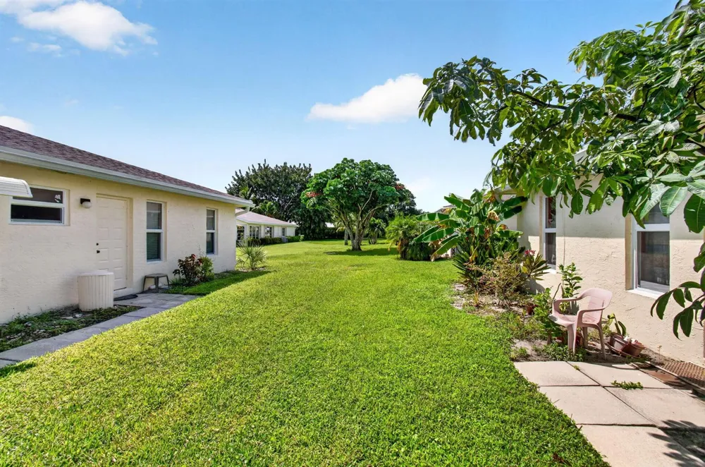 5174 LAKEFRONT BOULEVARD #D Delray Beach, FL 33484