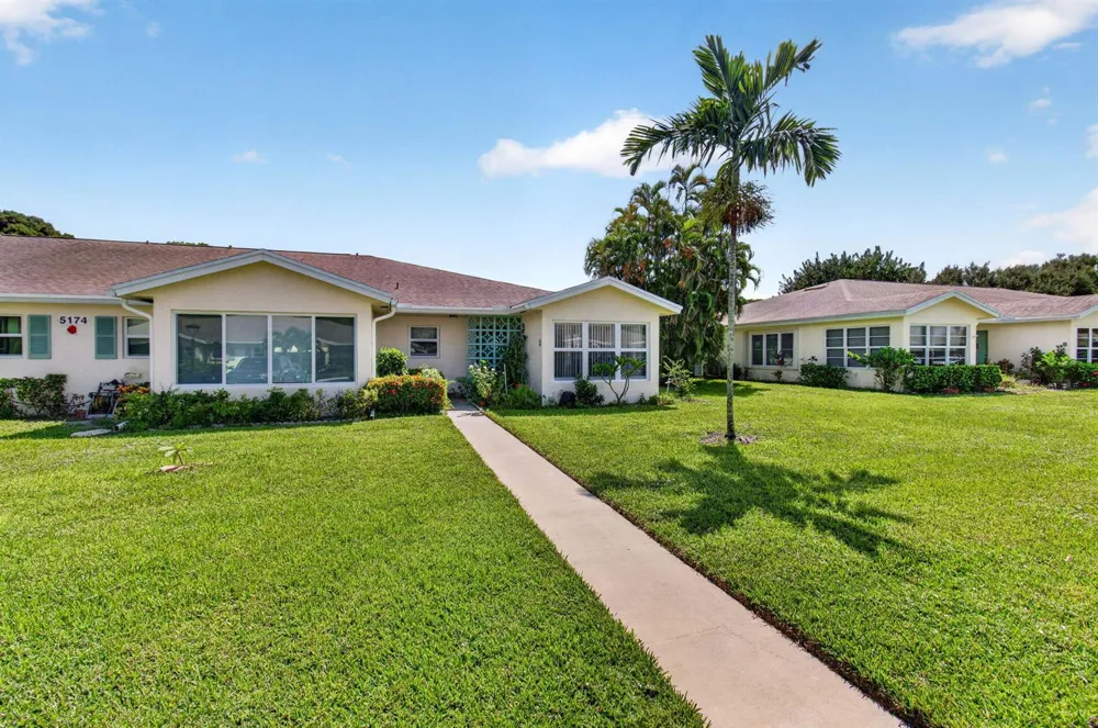 5174 LAKEFRONT BOULEVARD #D Delray Beach, FL 33484