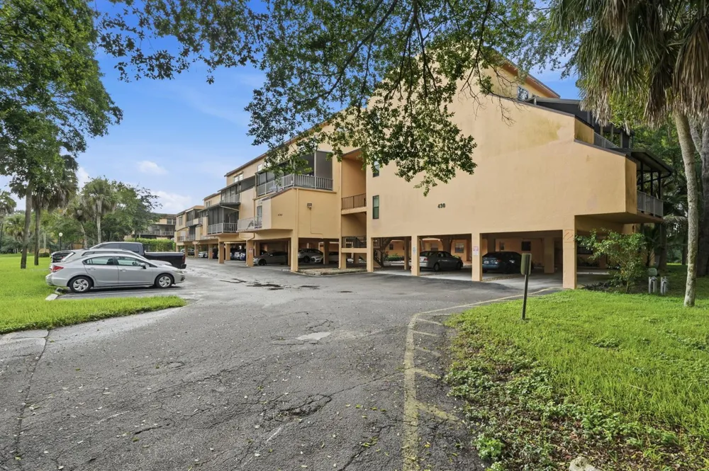 430 COMMODORE DRIVE #314 Plantation, FL 33325