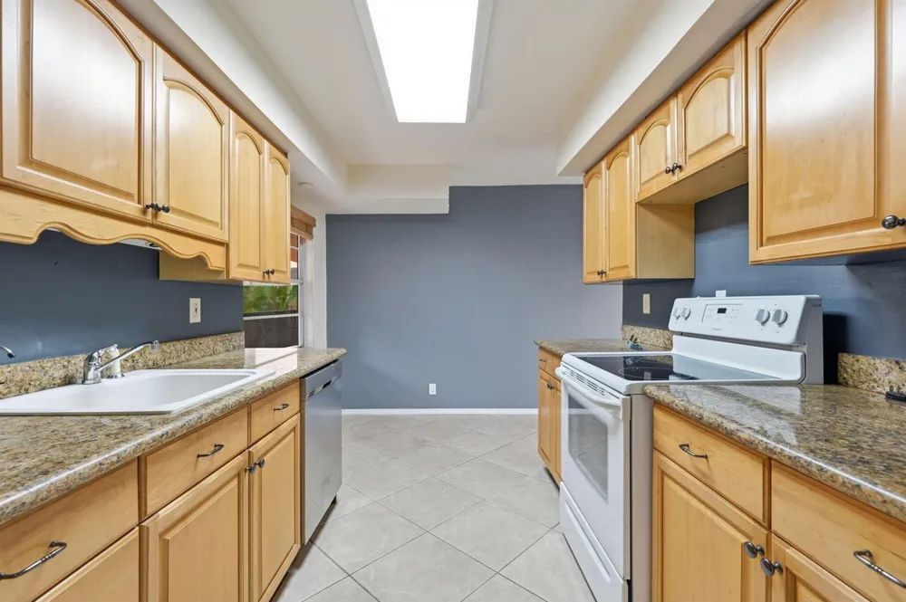 430 COMMODORE DRIVE #314 Plantation, FL 33325
