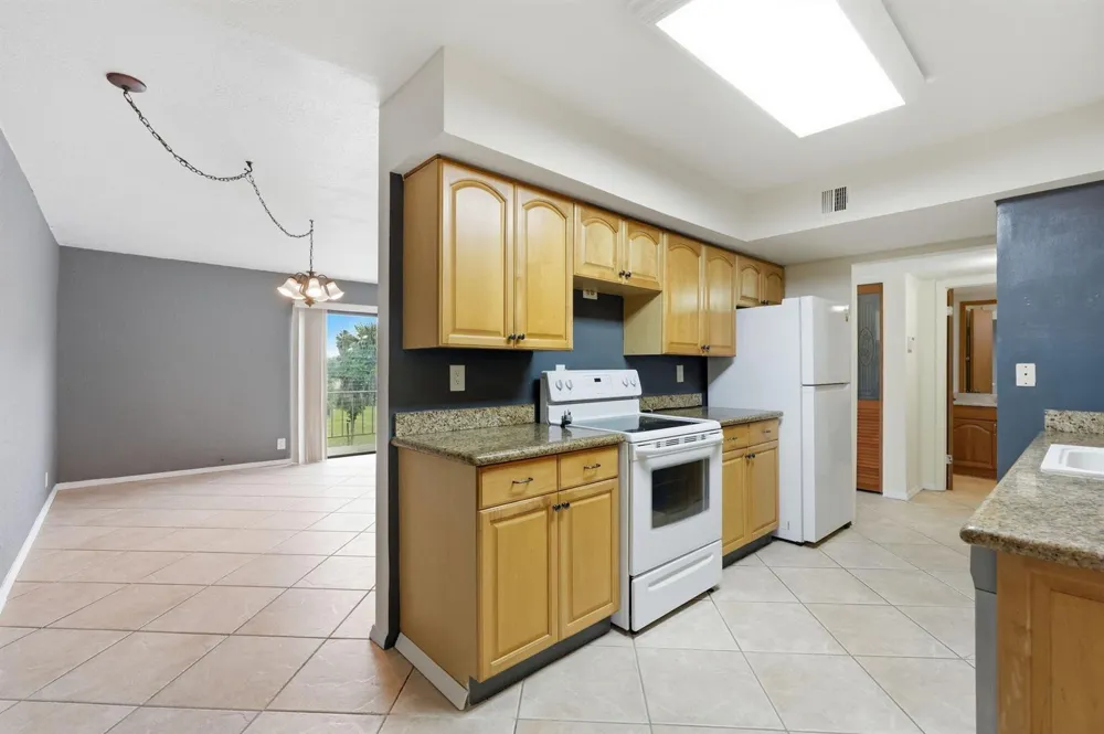 430 COMMODORE DRIVE #314 Plantation, FL 33325