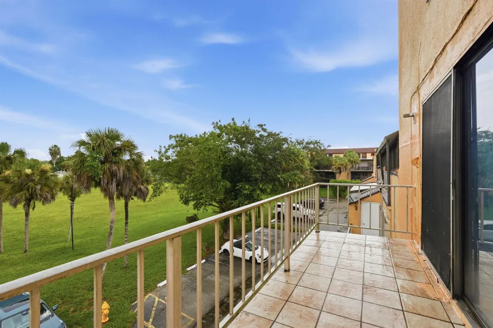 430 COMMODORE DRIVE #314 Plantation, FL 33325
