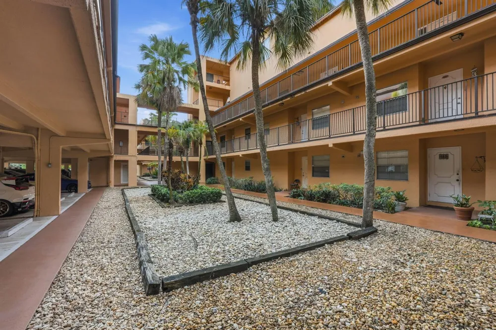 430 COMMODORE DRIVE #314 Plantation, FL 33325
