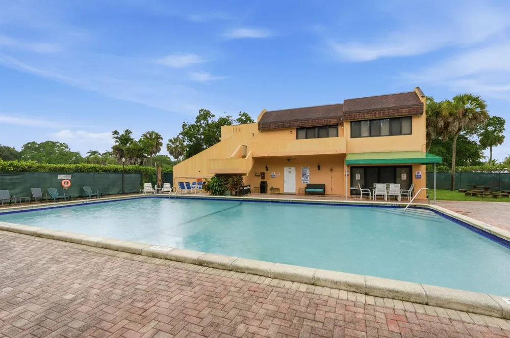 430 COMMODORE DRIVE #314 Plantation, FL 33325