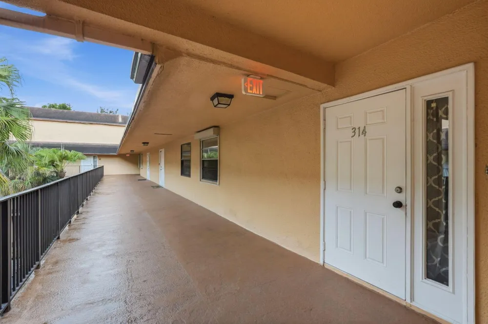 430 COMMODORE DRIVE #314 Plantation, FL 33325