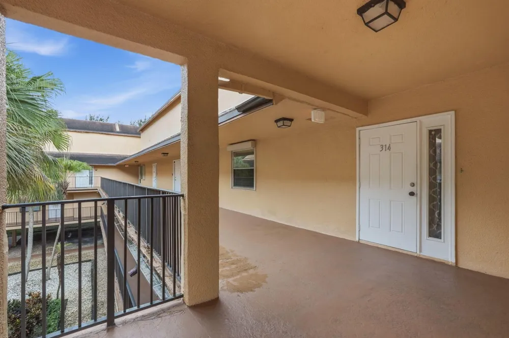 430 COMMODORE DRIVE #314 Plantation, FL 33325
