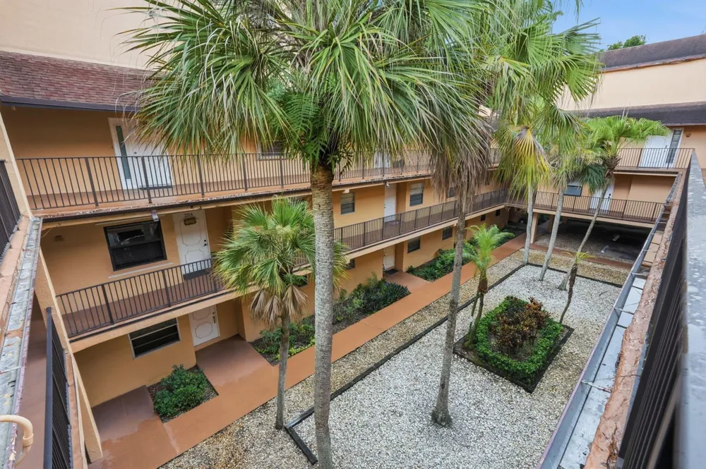 430 COMMODORE DRIVE #314 Plantation, FL 33325